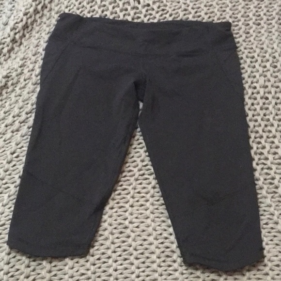 Lululemon Black crops - Picture 2 of 4